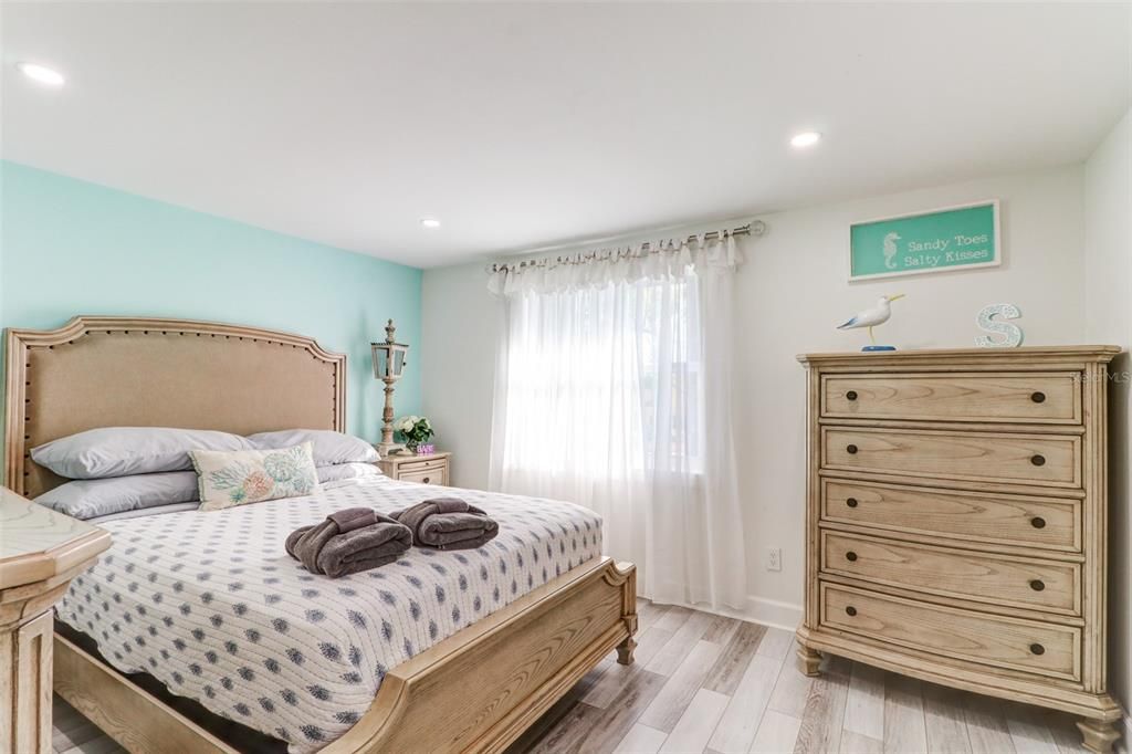 В аренду: $4,500 (4 спален, 2 ванн, 2491 Квадратных фут)