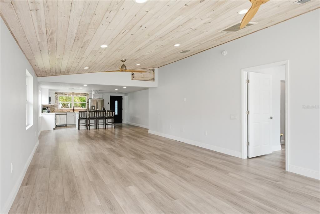 En Venta: $534,900 (3 camas, 2 baños, 1600 Pies cuadrados)