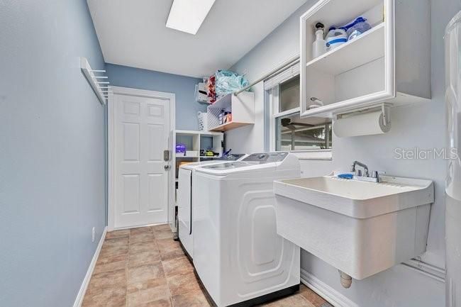 Activo con contrato: $569,000 (4 camas, 2 baños, 2022 Pies cuadrados)