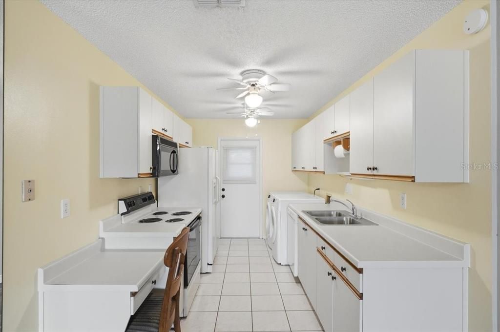 For Sale: $145,000 (2 beds, 2 baths, 1073 Square Feet)