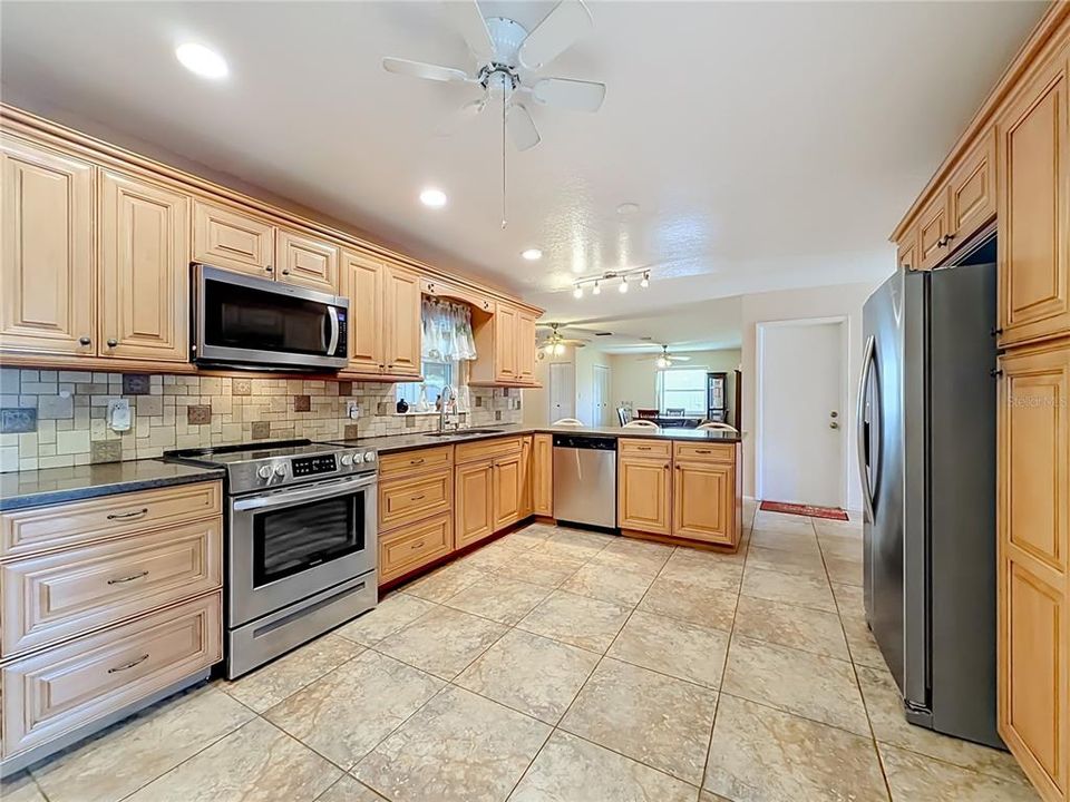 For Sale: $435,000 (3 beds, 2 baths, 1716 Square Feet)