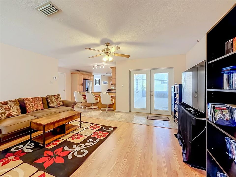 For Sale: $435,000 (3 beds, 2 baths, 1716 Square Feet)