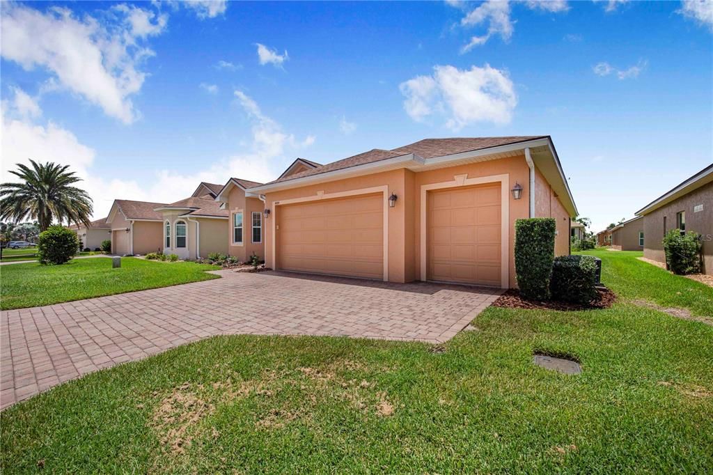 For Sale: $395,000 (3 beds, 2 baths, 2074 Square Feet)