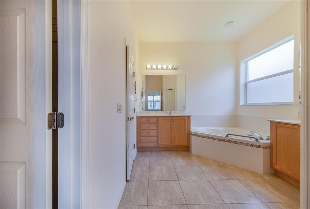 For Sale: $395,000 (3 beds, 2 baths, 2074 Square Feet)