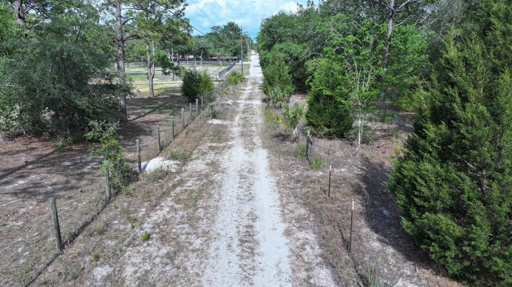 На продажу: $1,870,000 (40.41 acres)