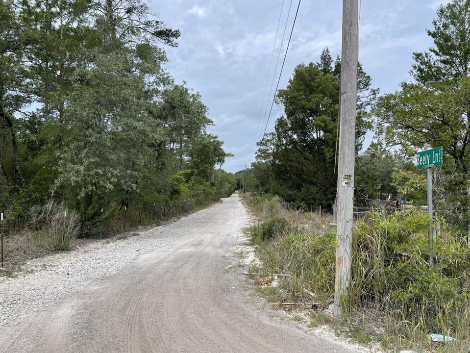 На продажу: $1,870,000 (40.41 acres)