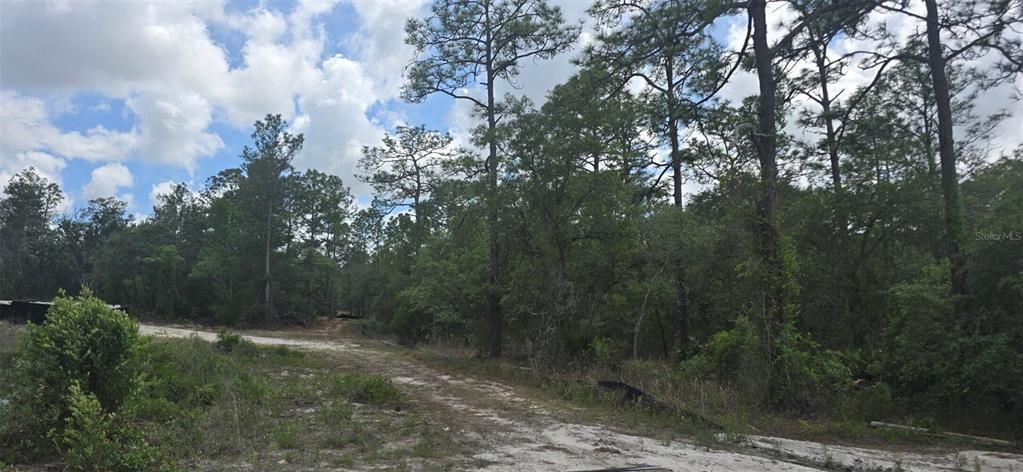 На продажу: $1,870,000 (40.41 acres)