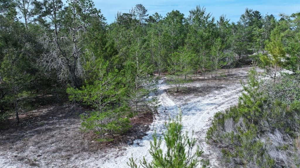 На продажу: $1,870,000 (40.41 acres)