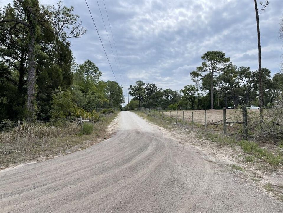 На продажу: $1,870,000 (40.41 acres)