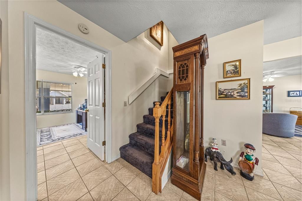 En Venta: $349,000 (4 camas, 3 baños, 2050 Pies cuadrados)