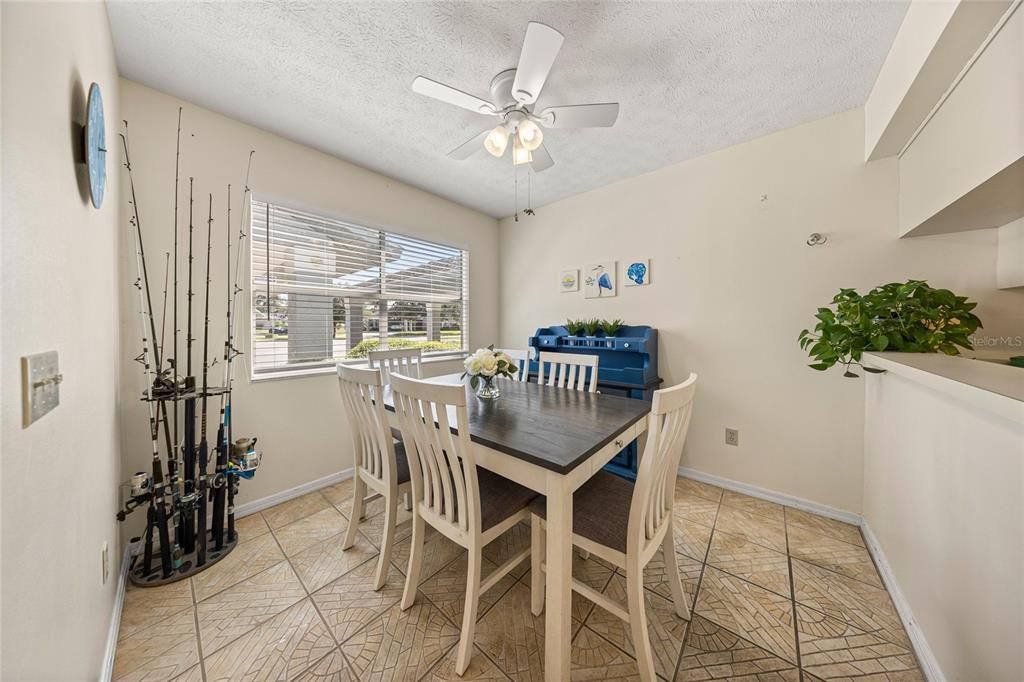 En Venta: $349,000 (4 camas, 3 baños, 2050 Pies cuadrados)