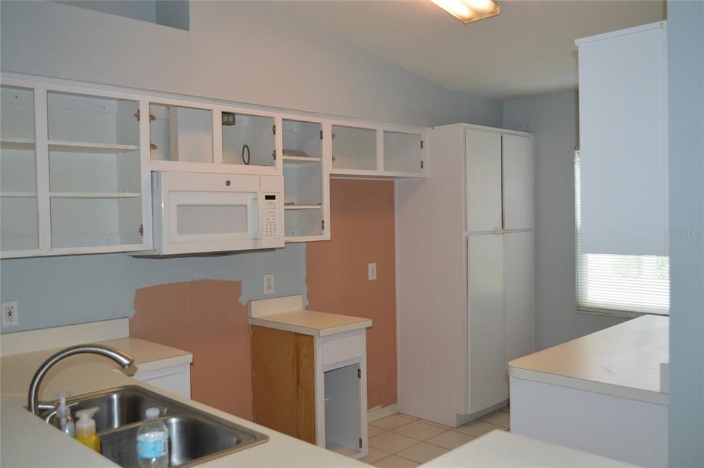 Activo con contrato: $299,000 (3 camas, 2 baños, 1622 Pies cuadrados)