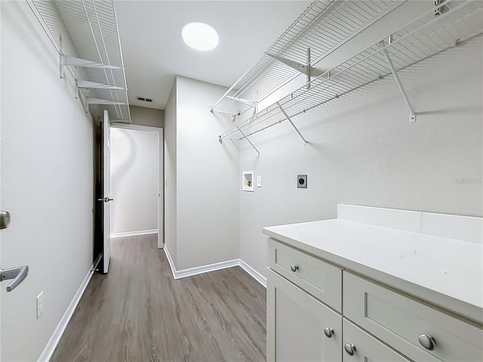 For Sale: $299,000 (4 beds, 2 baths, 2528 Square Feet)
