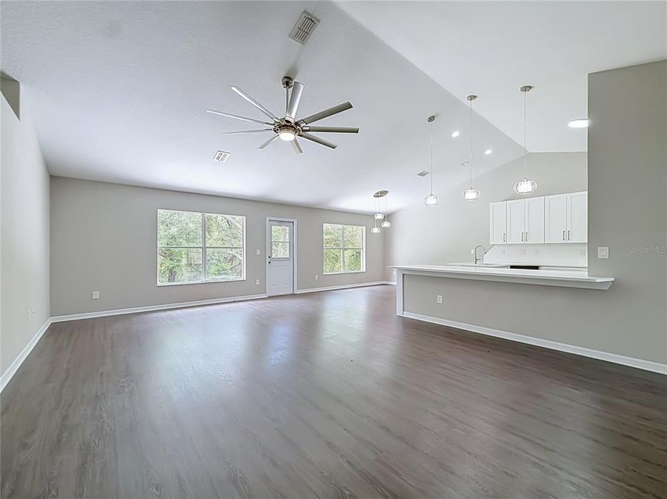 For Sale: $299,000 (4 beds, 2 baths, 2528 Square Feet)
