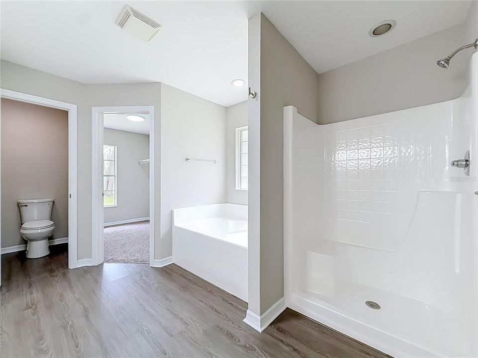 For Sale: $299,000 (4 beds, 2 baths, 2528 Square Feet)