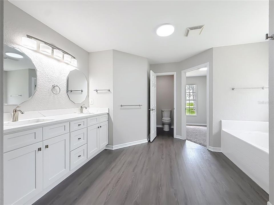 For Sale: $299,000 (4 beds, 2 baths, 2528 Square Feet)