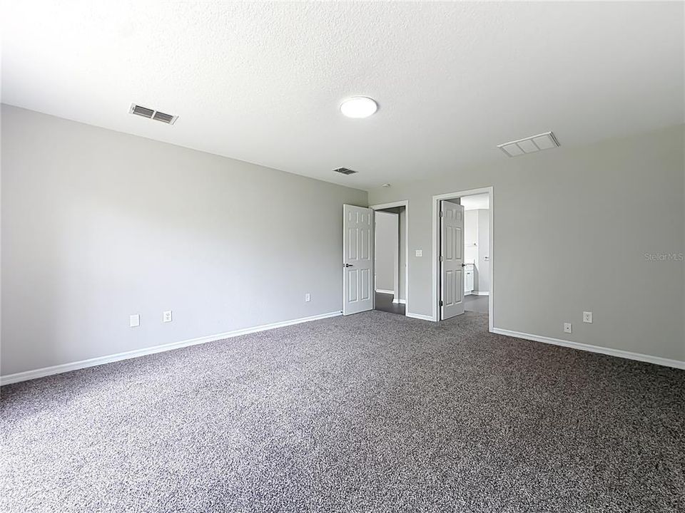 For Sale: $299,000 (4 beds, 2 baths, 2528 Square Feet)