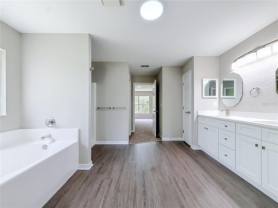 For Sale: $299,000 (4 beds, 2 baths, 2528 Square Feet)