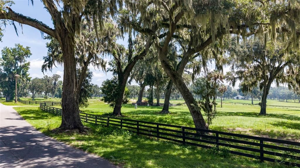 En Venta: $892,500 (16.84 acres)