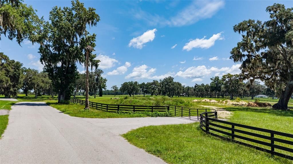 En Venta: $892,500 (16.84 acres)