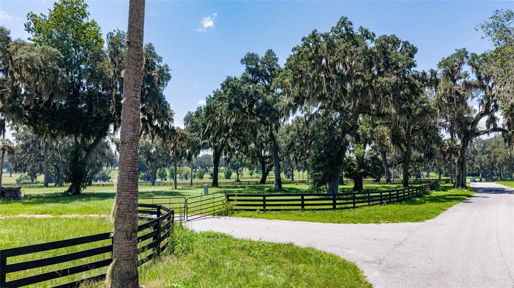 En Venta: $892,500 (16.84 acres)