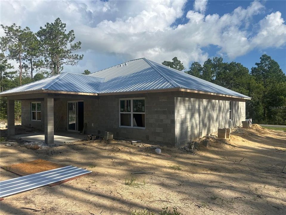 Activo con contrato: $318,900 (4 camas, 2 baños, 1910 Pies cuadrados)