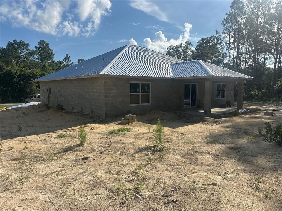 Activo con contrato: $318,900 (4 camas, 2 baños, 1910 Pies cuadrados)