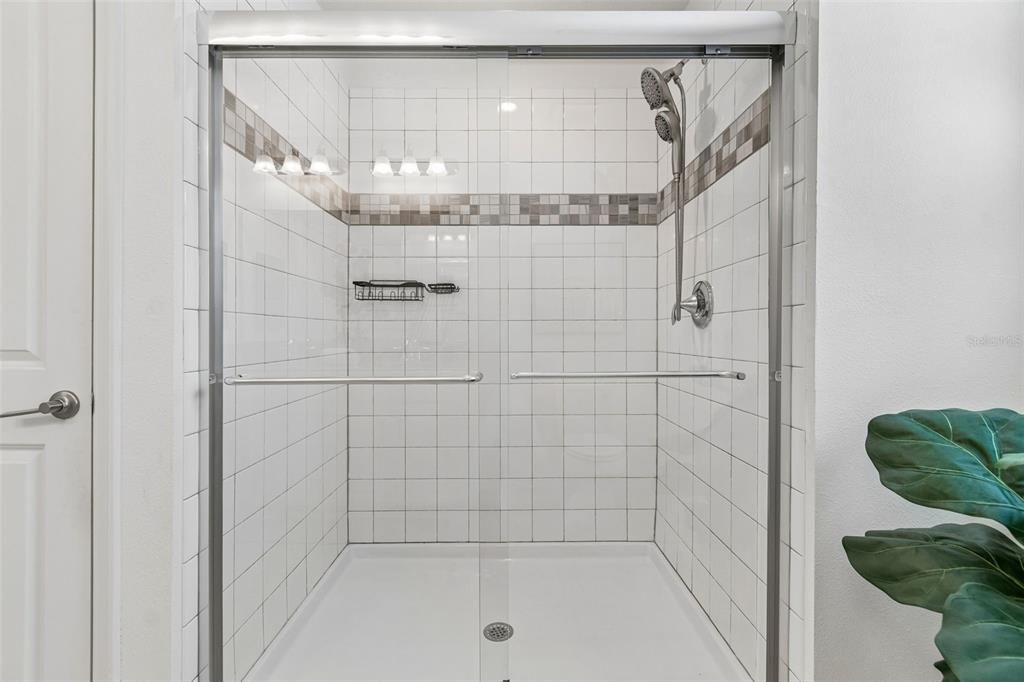 На продажу: $355,000 (4 спален, 2 ванн, 2600 Квадратных фут)