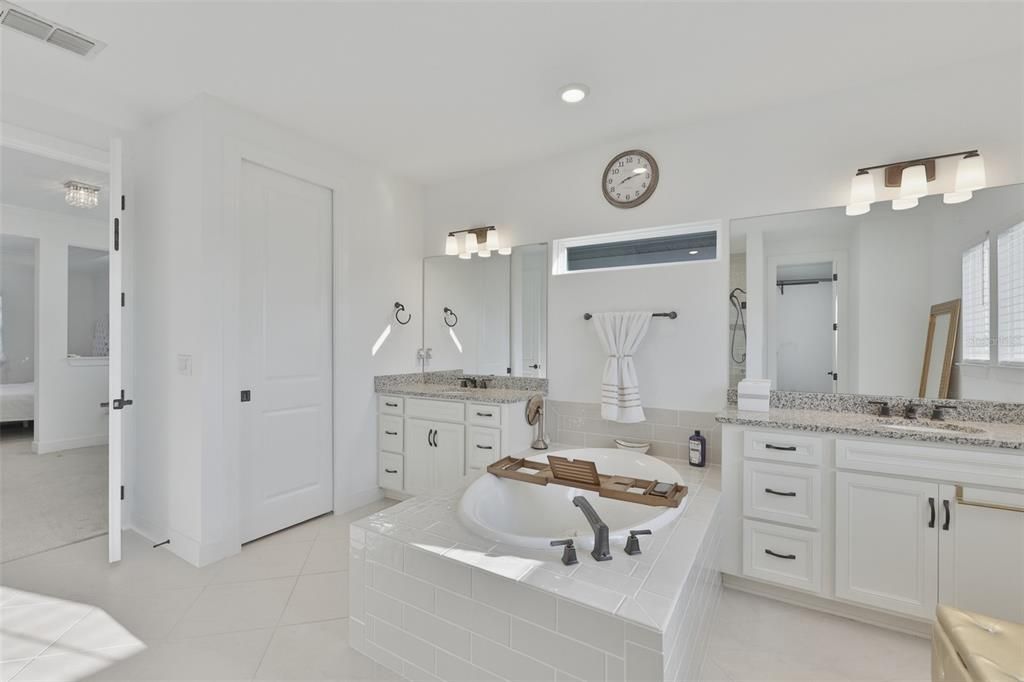 For Sale: $835,000 (5 beds, 5 baths, 4281 Square Feet)