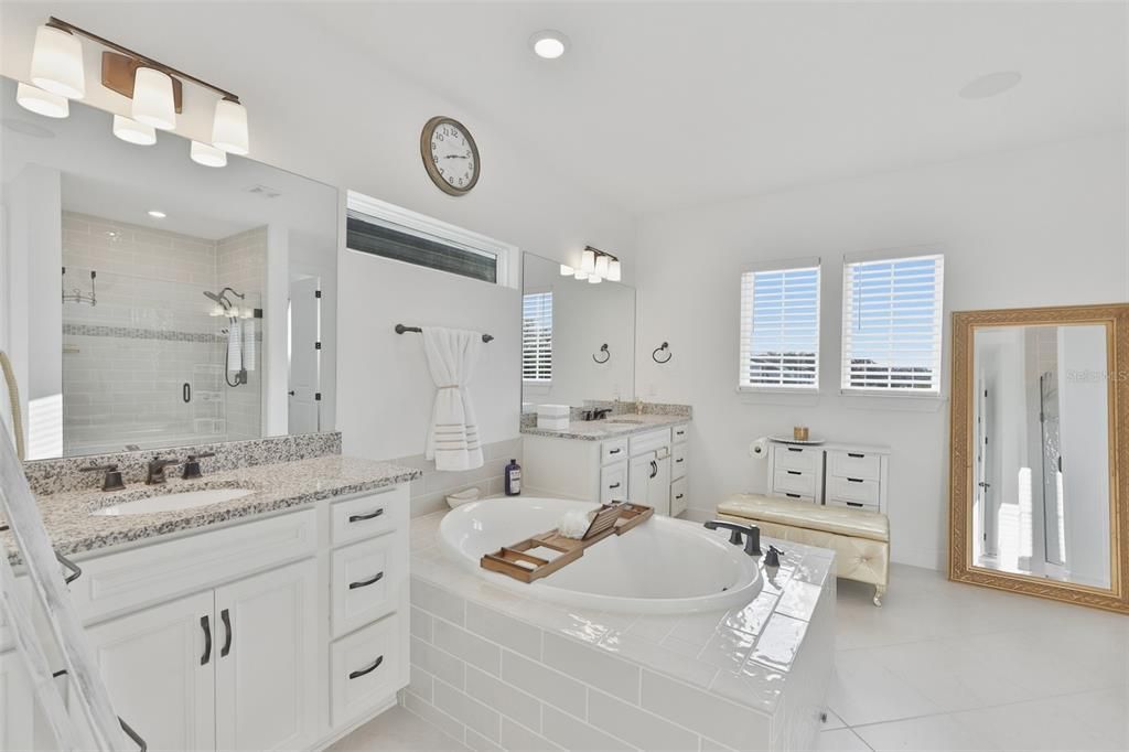 For Sale: $835,000 (5 beds, 5 baths, 4281 Square Feet)