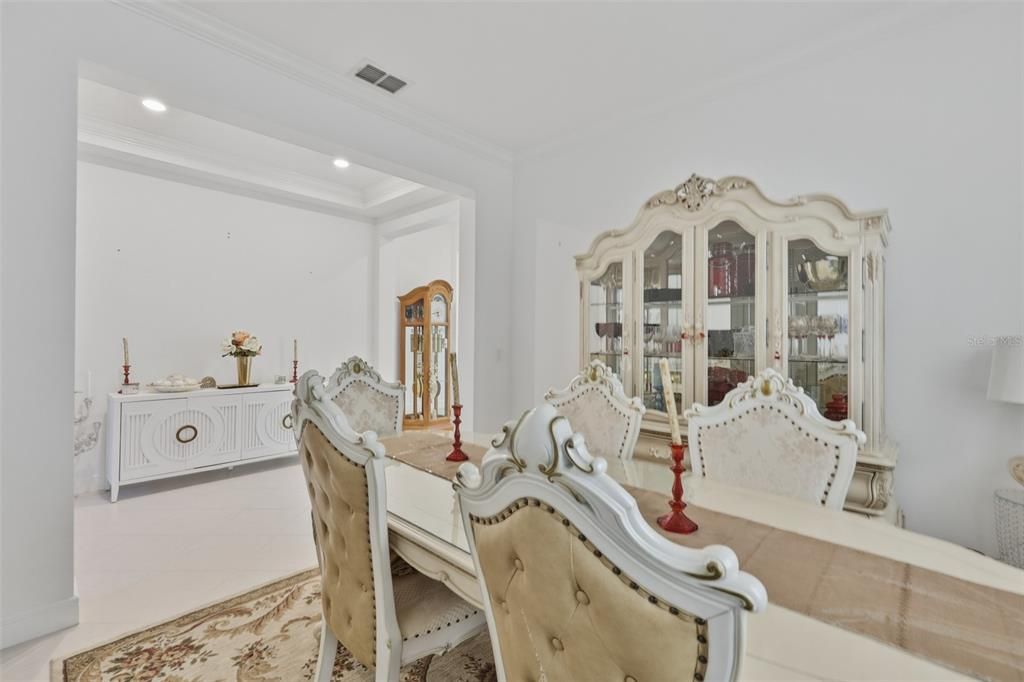 For Sale: $835,000 (5 beds, 5 baths, 4281 Square Feet)