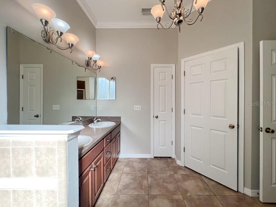 For Rent: $2,825 (4 beds, 3 baths, 2351 Square Feet)