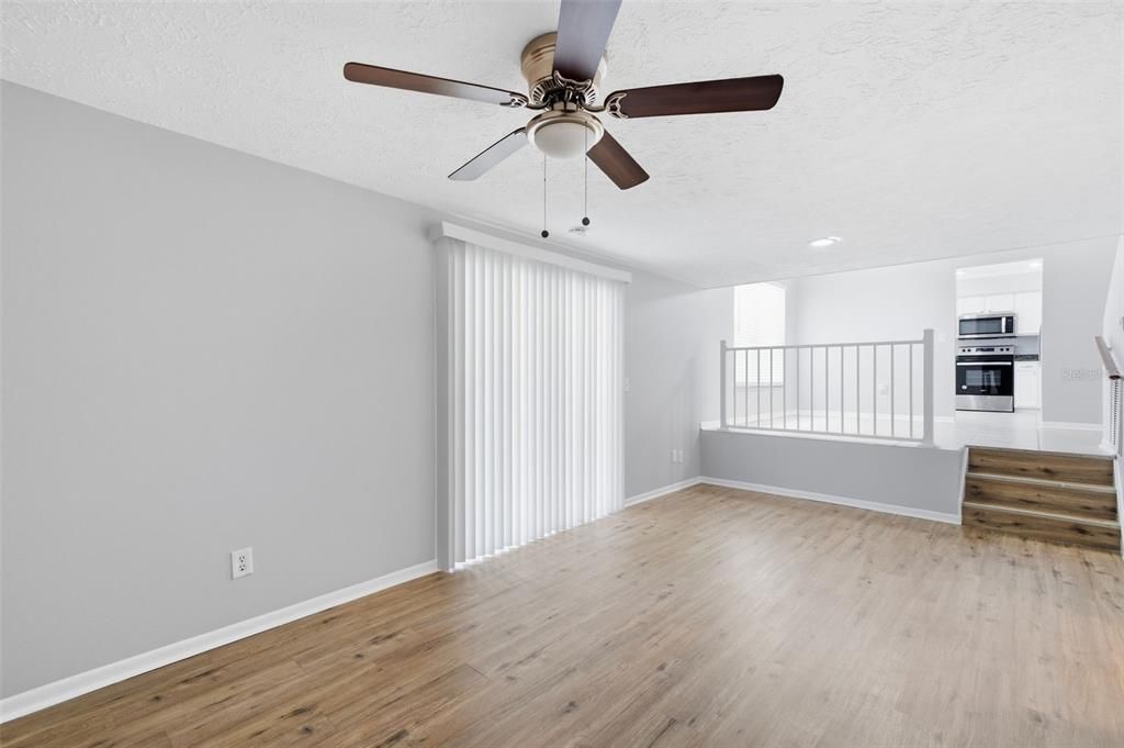 En Venta: $494,999 (4 camas, 3 baños, 1735 Pies cuadrados)