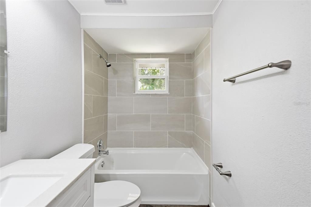 En Venta: $494,999 (4 camas, 3 baños, 1735 Pies cuadrados)