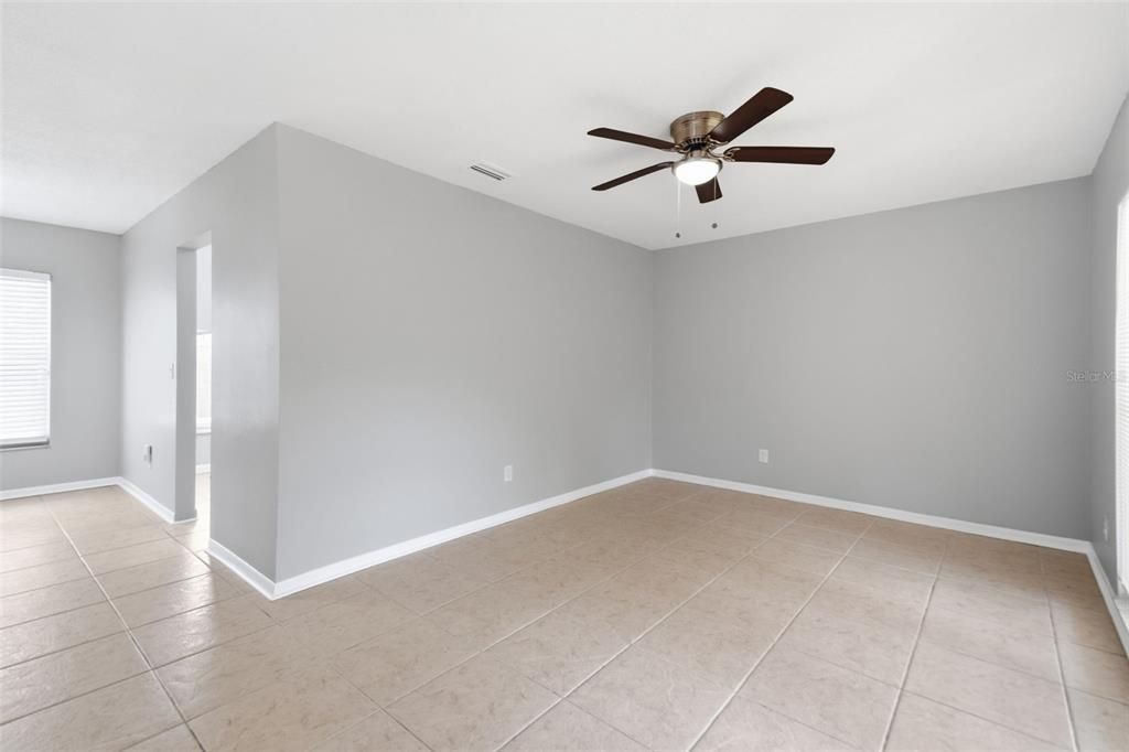 En Venta: $494,999 (4 camas, 3 baños, 1735 Pies cuadrados)