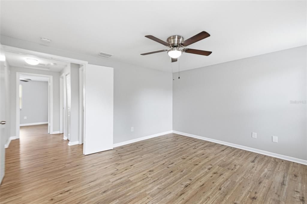 En Venta: $494,999 (4 camas, 3 baños, 1735 Pies cuadrados)