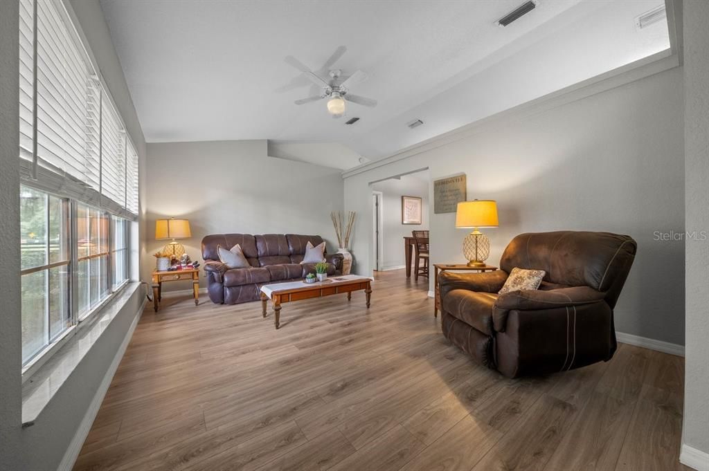 En Venta: $470,000 (3 camas, 2 baños, 1934 Pies cuadrados)