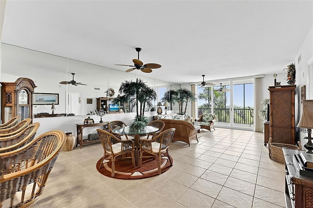 En Venta: $419,900 (3 camas, 2 baños, 1986 Pies cuadrados)