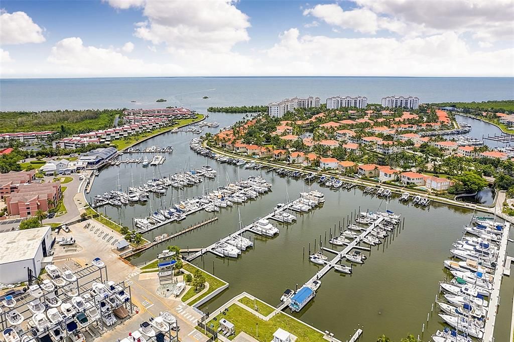 En Venta: $419,900 (3 camas, 2 baños, 1986 Pies cuadrados)
