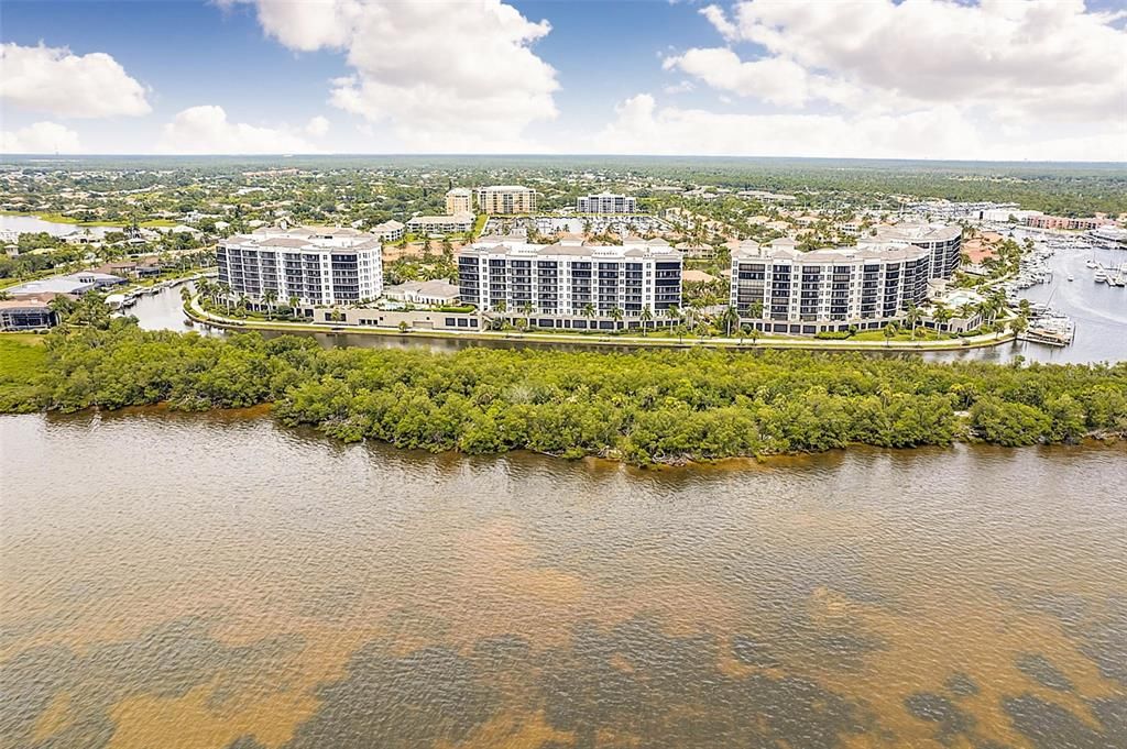 En Venta: $419,900 (3 camas, 2 baños, 1986 Pies cuadrados)