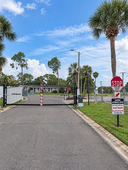 На продажу: $49,000 (0.12 acres)