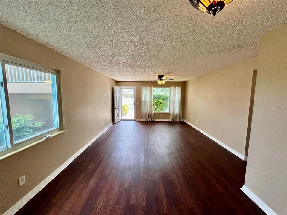 En Venta: $220,000 (2 camas, 2 baños, 1100 Pies cuadrados)