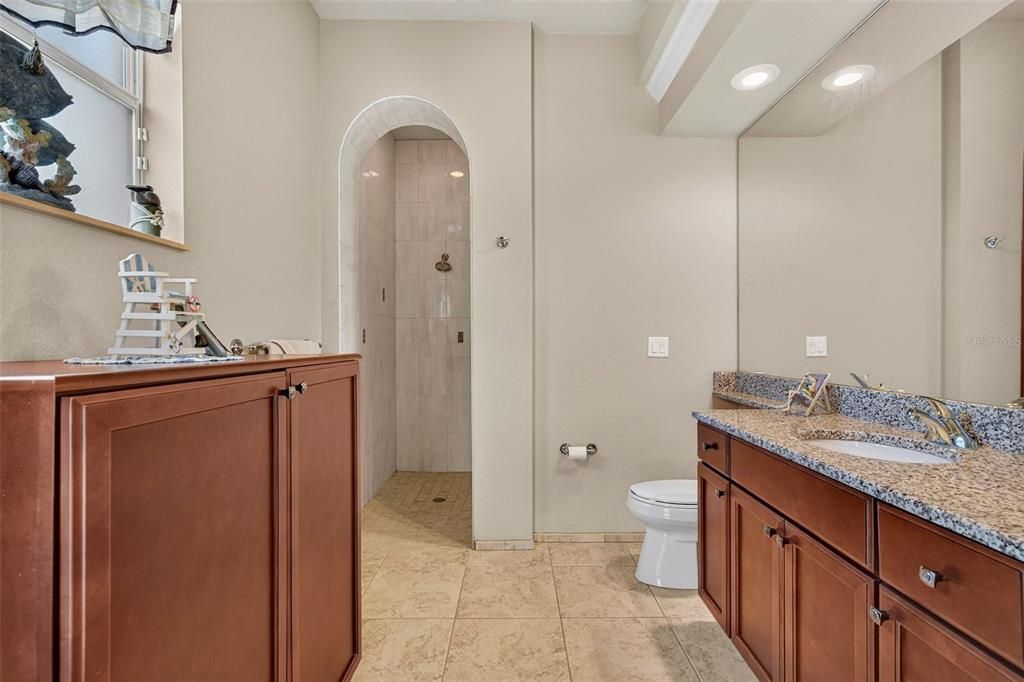 En Venta: $585,000 (3 camas, 2 baños, 2472 Pies cuadrados)