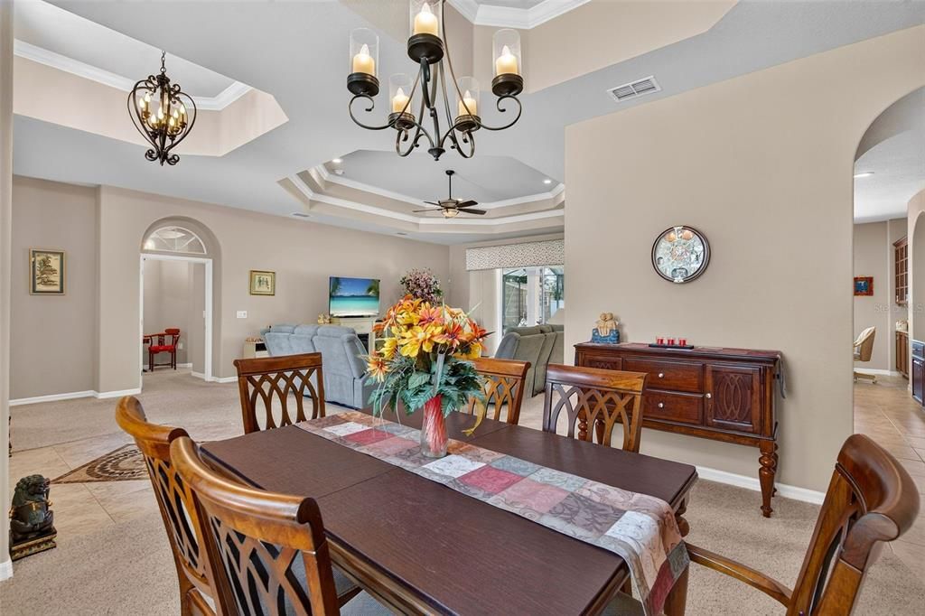En Venta: $585,000 (3 camas, 2 baños, 2472 Pies cuadrados)