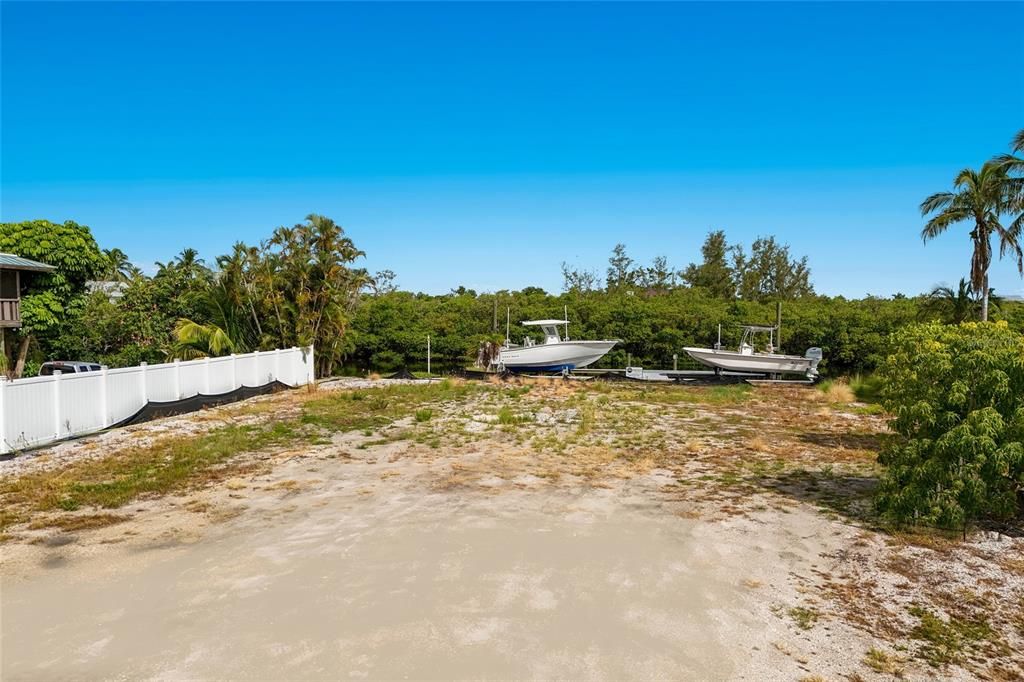 На продажу: $2,000,000 (0.23 acres)