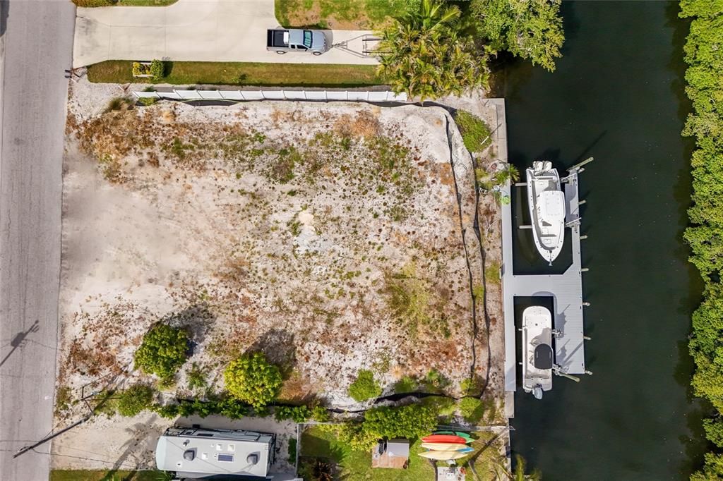 На продажу: $2,000,000 (0.23 acres)