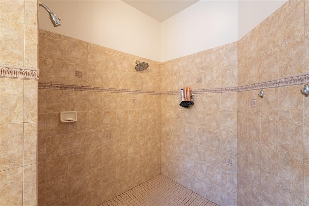 En Venta: $595,000 (3 camas, 2 baños, 2130 Pies cuadrados)