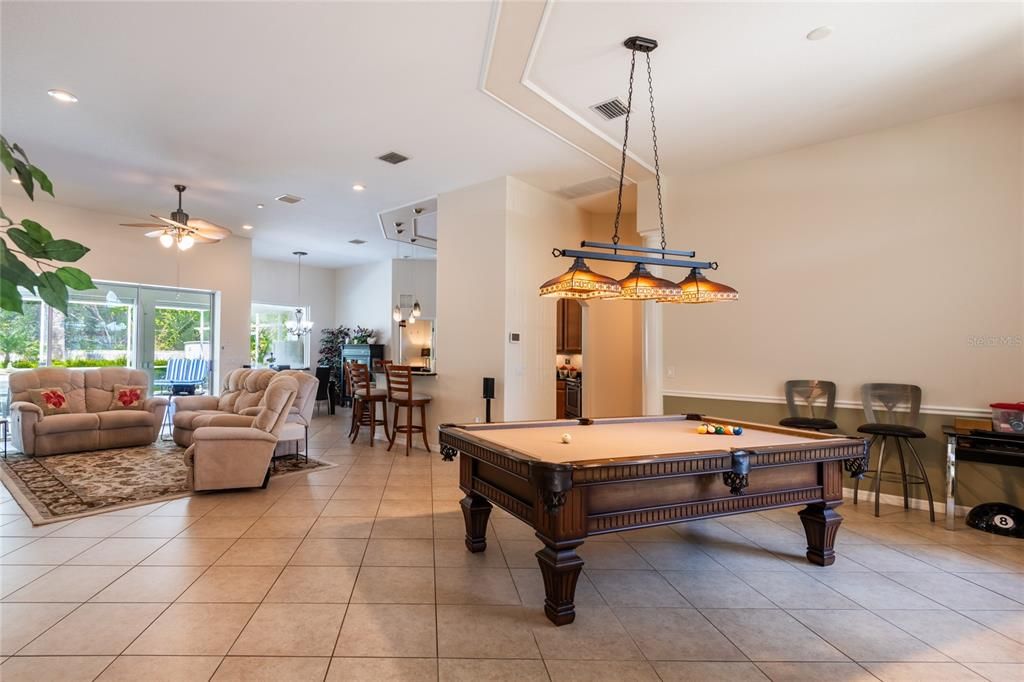 En Venta: $595,000 (3 camas, 2 baños, 2130 Pies cuadrados)