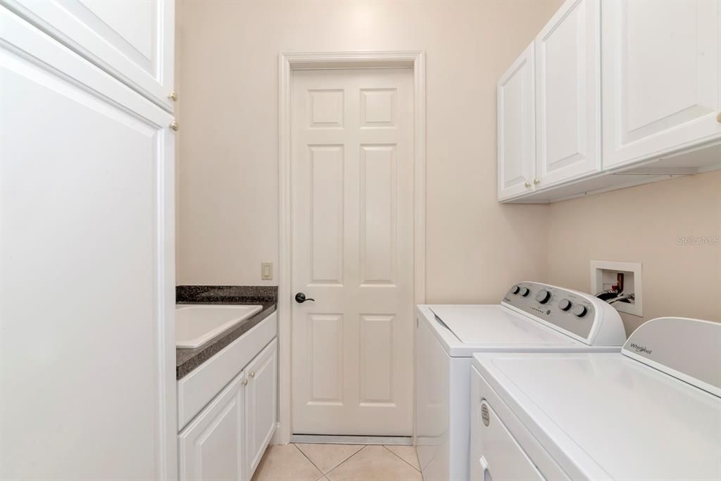 For Sale: $759,000 (3 beds, 3 baths, 2623 Square Feet)