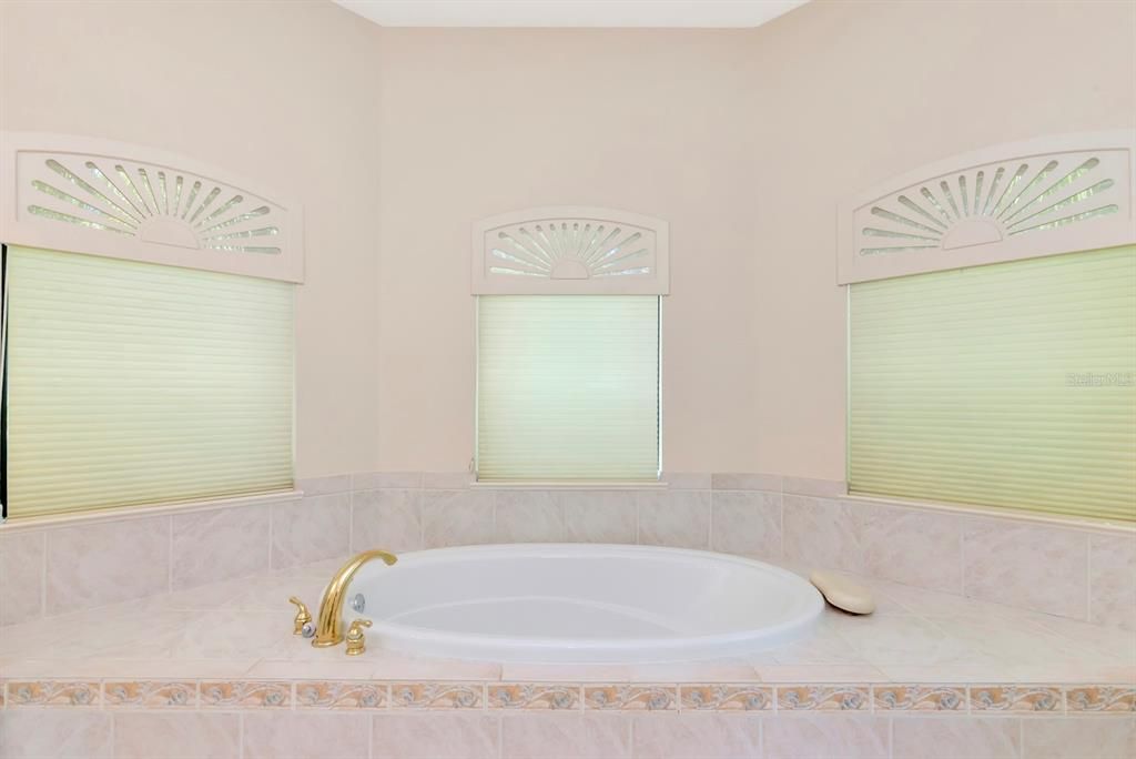 For Sale: $759,000 (3 beds, 3 baths, 2623 Square Feet)